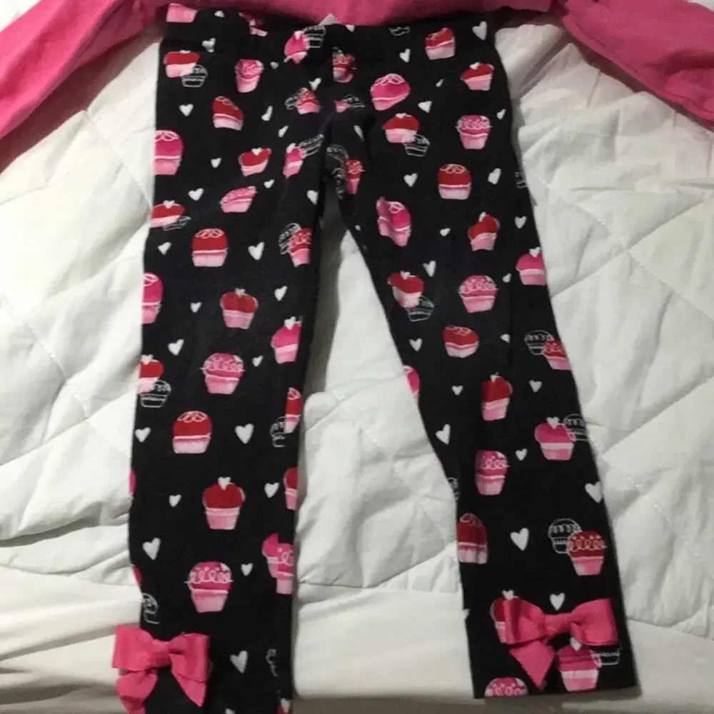 Dog sweatshirt w/cupcake leggings